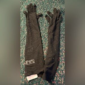 ‼️RARE‼️🎸Carolina Amato🎸🔥NWT🔥Black Lace Elbow Length Gloves (from Free People)